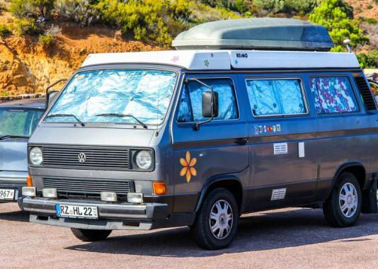 Volkswagen “Bulli” Type 2: dal pullmino hippie al classico modello del futuro