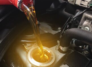 Come scegliere l’ olio motore dell’auto