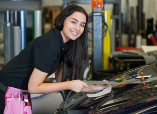Rimuovere e applicare gli autoadesivi: ecco come si fa!