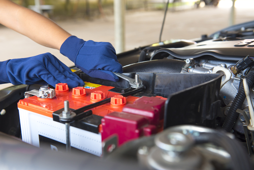ricaricare una batteria e provarla