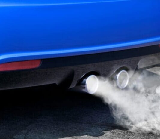Fumo e cattivo odore dall’impianto di scarico – come capire i problemi dal colore del fumo