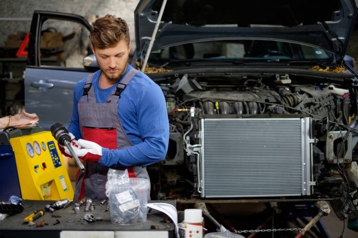 Sostituzione del radiatore dell’auto – ecco come si fa!