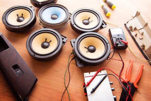 Posso collegare un amplificatore a una radio Stock