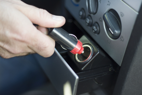 Installazione del collegamento dell'accensione positivo autoradio