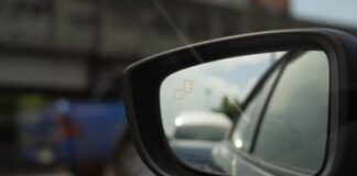 Specchietto retrovisore di un’auto: comodità ed alta tecnologia!