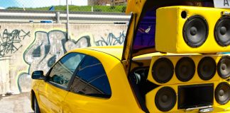 Installazione dell' impianto audio nella vostra auto - Concert hall o techno temple? Come ottenere la massima qualità del suono nella vostra auto!