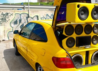 Installazione dell' impianto audio nella vostra auto - Concert hall o techno temple? Come ottenere la massima qualità del suono nella vostra auto!
