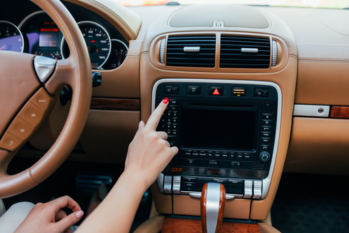 Installazione dell' impianto audio nella vostra auto – Concert hall o  techno temple?