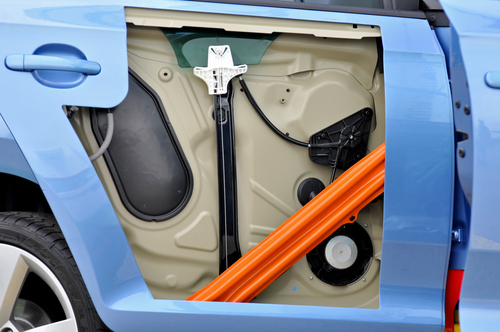 finestrino laterale con gli alzacristalli elettrici