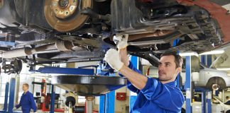 Come cambiare dell'impianto di scarico – Rumori inconsueti richiedono un’azione immediata