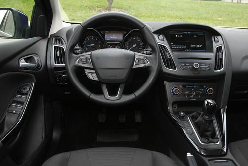 retrofit di un’auto con un volante multifunzione