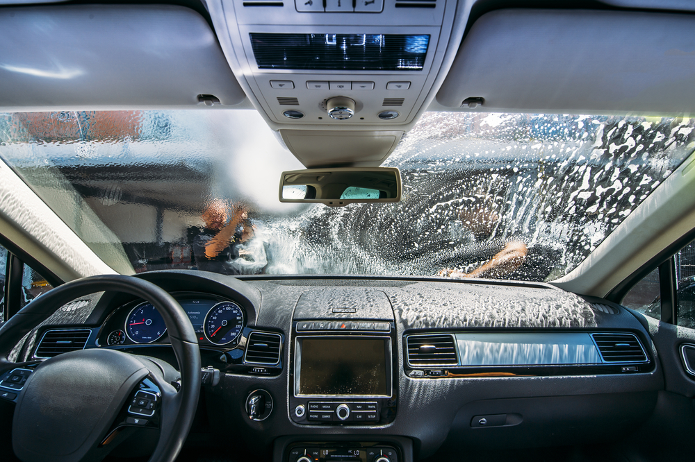 il fastidioso cigolio dei tergicristalli dell'auto