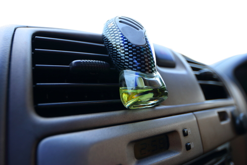 Eliminare odori dall'auto