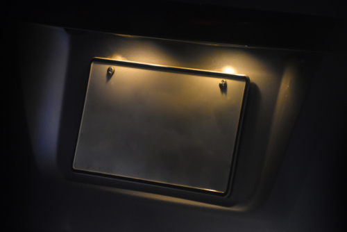 Sostituzione delle lampadine sulla targa