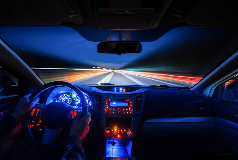 Plafoniere Per Interni Auto : Atmosfera piacevole nellauto con lilluminazione vano piedi a led