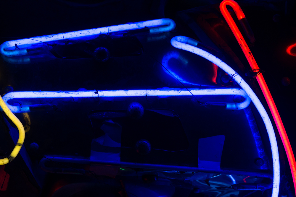 Controllare la funzionalità dei set di illuminazione vano piedi a LED