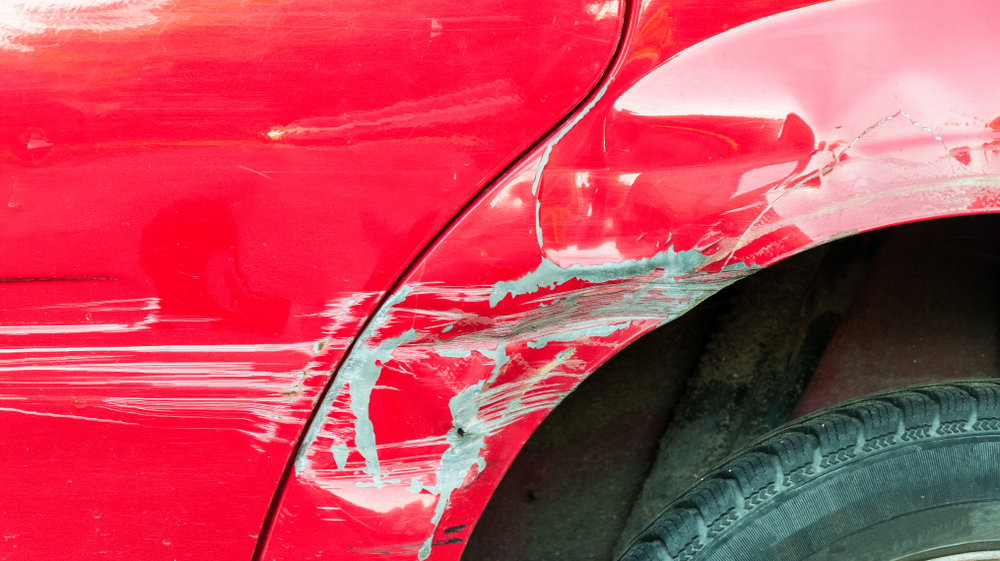 spot-repair di graffi e ammaccature sulla vettura