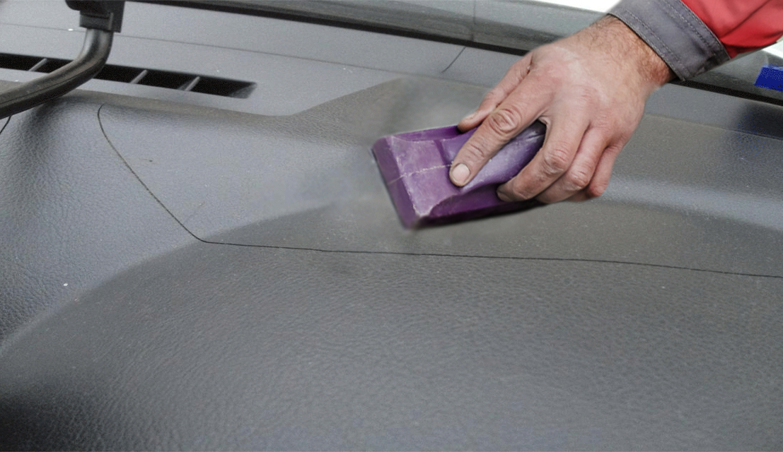 carteggiare il cruscotto