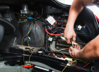 Posare il cablaggio nell'auto - una vera questione di nervi