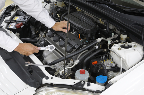 il coperchio del motore deve essere rimosso