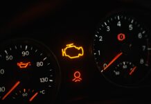 Guida Completa alle Spie della Macchina: Cosa Fare in Caso di Avaria Motore e Problemi con l’Acqua