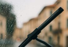 Spazzole tergicristallo rumorose: quali sono le cause e cosa fare